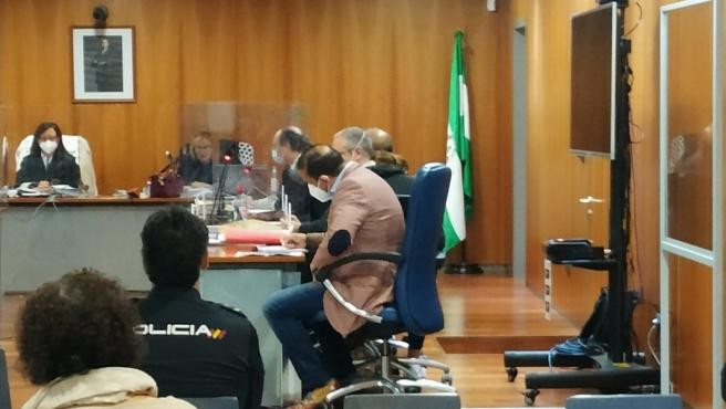 Las terribles confesiones de la mujer que asesinó a su bebé: lo dejó encerrado con una mamadera y galletitas | Internacionales