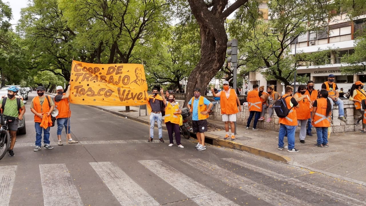 "Naranjitas" se ven afectados por la nueva aplicación de estacionamiento (Semm) | Córdoba