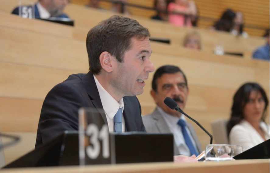 Motochorros asaltaron al legislador Juan Manuel Cid cuando estacionaba su auto | Córdoba