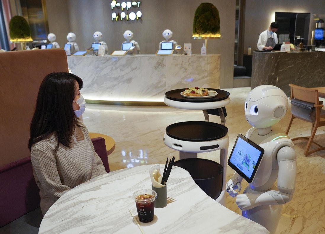 Un robot en Japón recuerda a los clientes que deben usar mascarilla | Internacionales