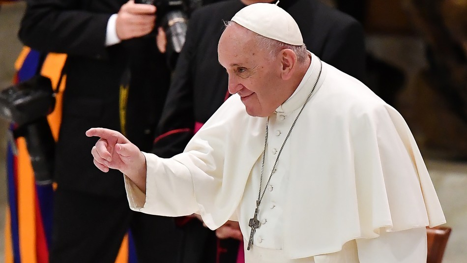 El Vaticano investiga supuesto "me gusta" del Papa a foto de modelo brasileña | Internacionales