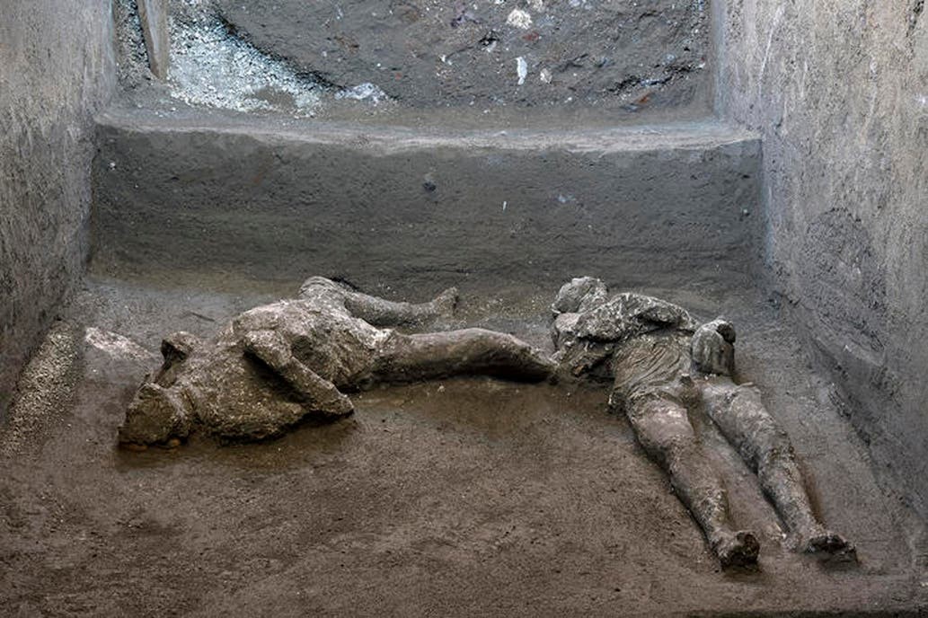 Sorprendente hallazgo en Italia: encuentran dos cuerpos intactos en las ruinas de Pompeya | Curiosidades