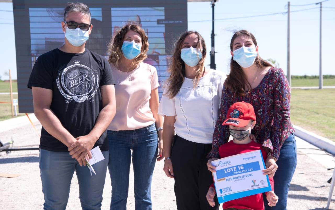 Lo tengo: la Provincia entregó lotes en Inriville y Corral de Bustos. | Contenido Patrocinado