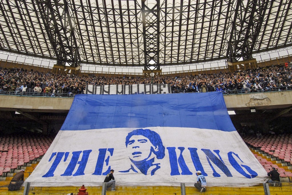Homenaje: quieren ponerle Diego Armando Maradona al estadio de Napoli | Internacionales