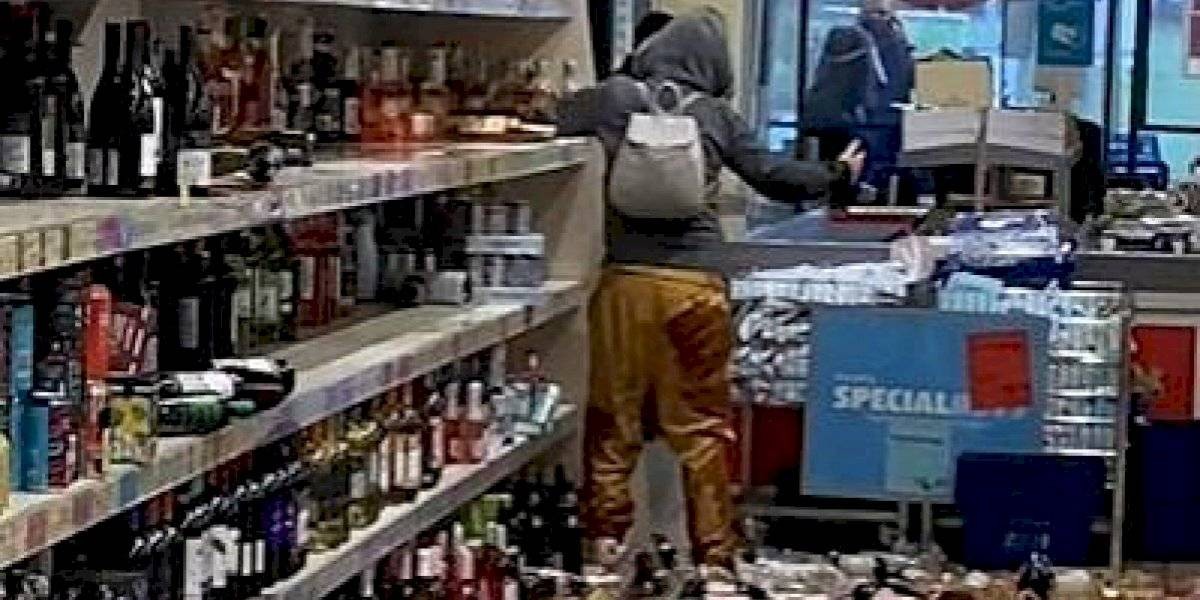 Videos: el ataque de furia de una mujer que rompió 500 botellas de alcohol en un supermercado | Internacionales