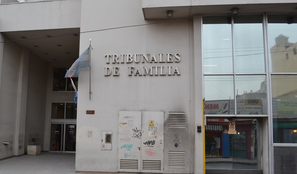 Un chico 13 años disparaba balines a los Tribunales de Familia | Córdoba