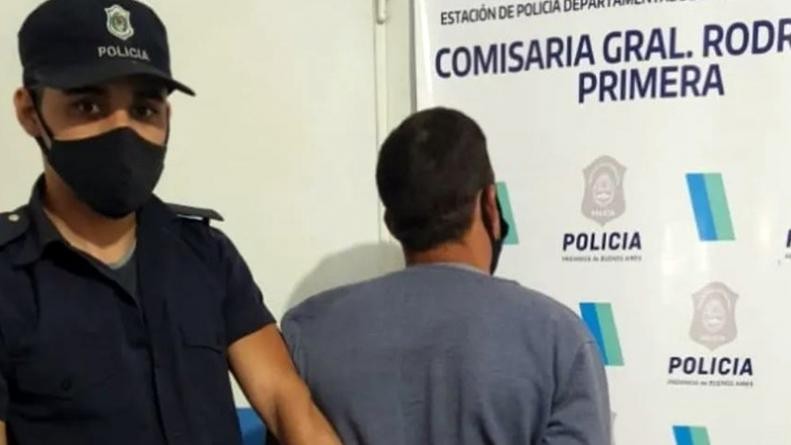 Un hombre violaba a sus hijas de 1 y 14 años con la madre de las chicas de testigo | Actualidad