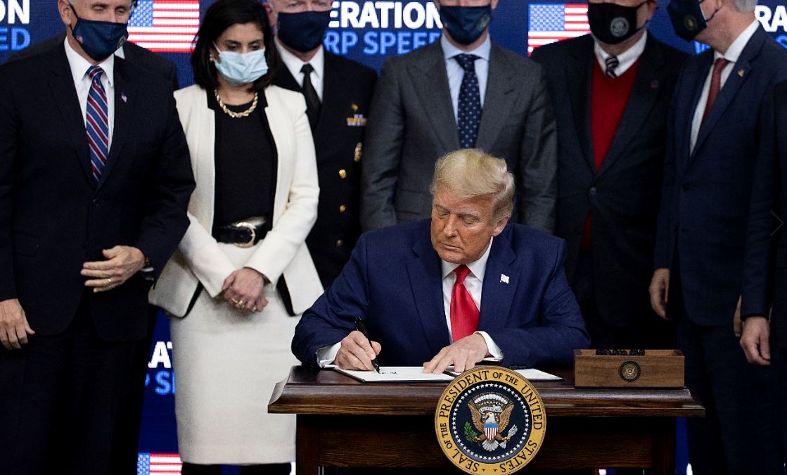 Donald Trump firmó un decreto para que los ciudadanos de Estados Unidos "tengan prioridad para recibir las vacunas americanas" | Internacionales