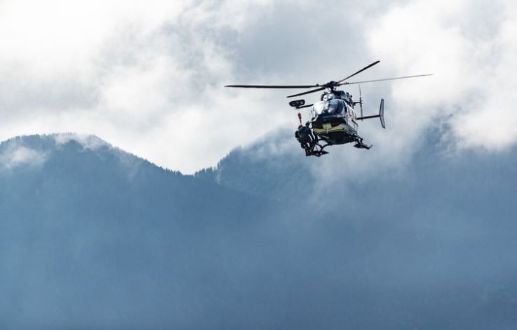 Cinco muertos y un herido al caer un helicóptero en los Alpes franceses | Internacionales