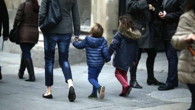 Suecia impulsa la eliminación de los términos "madre" y "padre" del registro parental | Internacionales