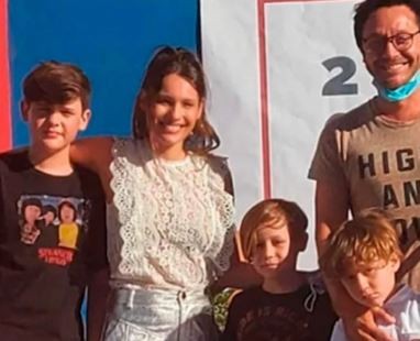 La foto familiar de Pampita y Vicuña en el egreso de Benicio | Espectáculos