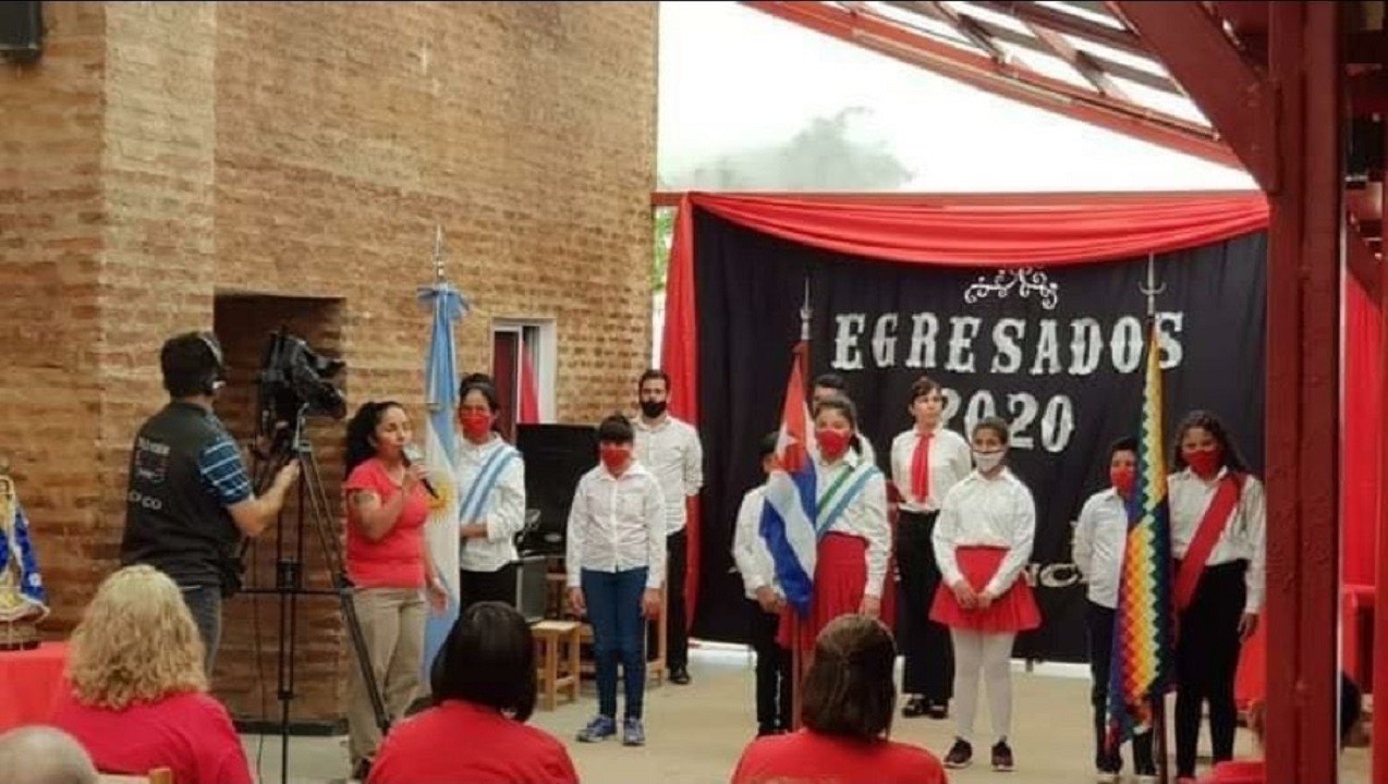 Video polémico: una escuela de Chaco homenajeó al Che Guevara en el acto de fin de año | Actualidad