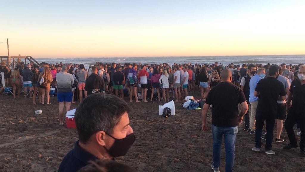 Mar del Plata: Desarticularon una fiesta clandestina de 1500 personas en una playa del sur | Actualidad