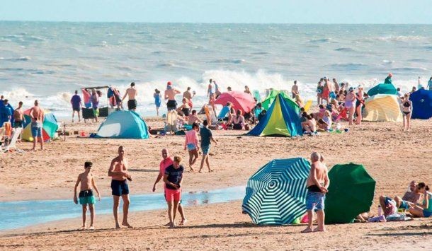 El Gobierno descartó suspender la temporada de verano ante la suba de casos | Actualidad