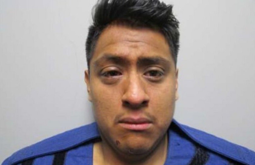 Asesinó a su mamá y bailó con su hermana menor alrededor del cadáver | Internacionales