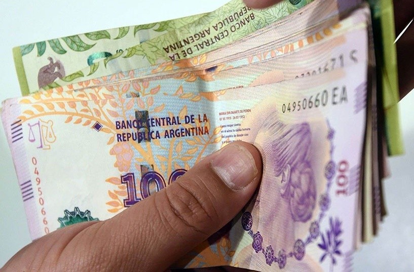 Santa Fe: Encontró dinero en la calle y busca con pistas al dueño | Actualidad