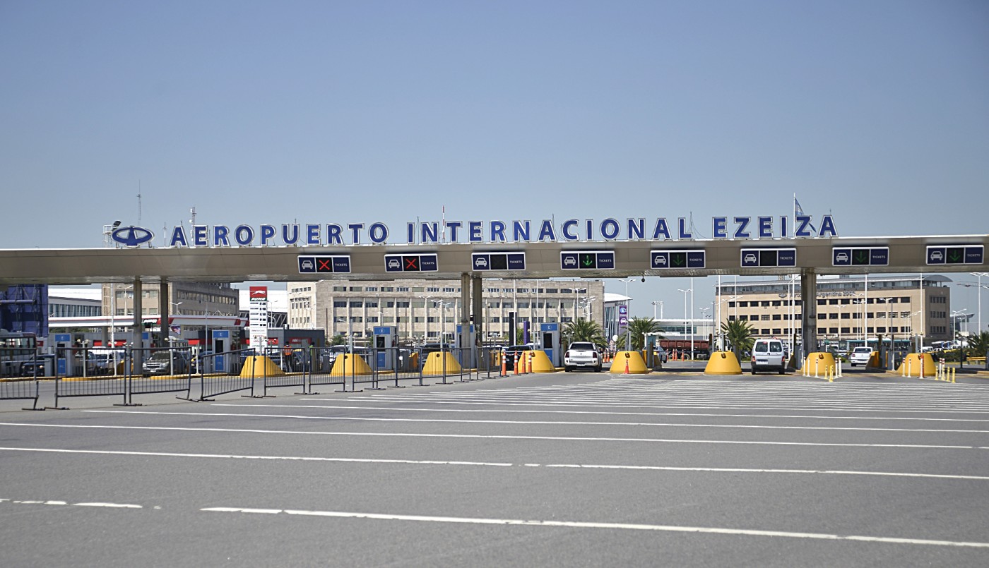 El Gobierno analiza una reducción del 30% de la frecuencia de vuelos internacionales | Política y economía