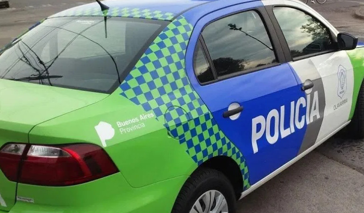 Brutal choque de un patrullero en Merlo que impactó a un hombre contra un poste | Telefe Noticias