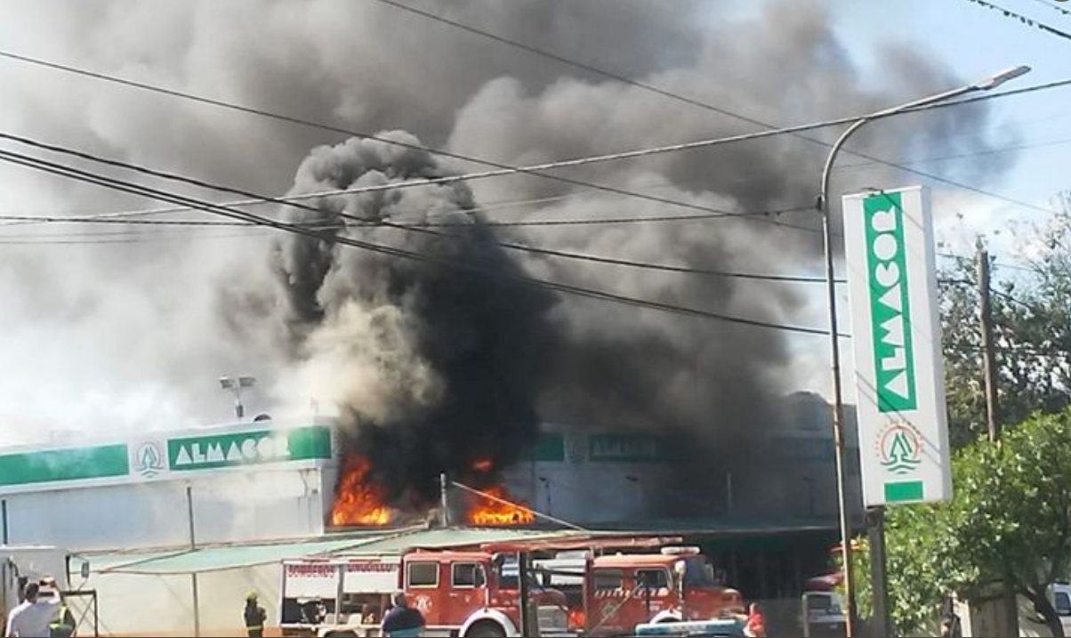 Vídeo: pérdidas totales tras un incendio de un supermercado en Salsipuedes | Córdoba