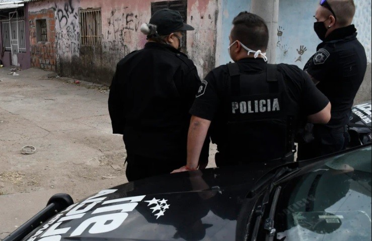 Perro mordió a una nena: familiares de la víctima intentaron quemar la casa del dueño, le robaron y la usurparon | Actualidad