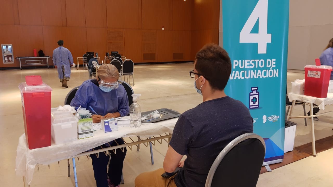 Comenzó a aplicarse la segunda dosis de la vacuna rusa en Córdoba | Córdoba