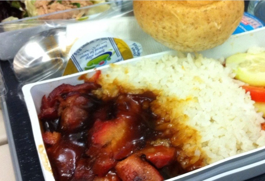 Una mujer murió en pleno vuelo al atragantarse con carne | Internacionales