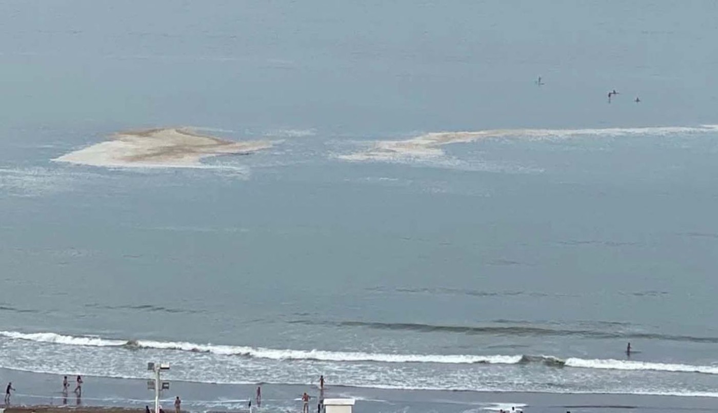 Alarma en Mar del Plata por una mancha marrón que apareció en el agua | Actualidad