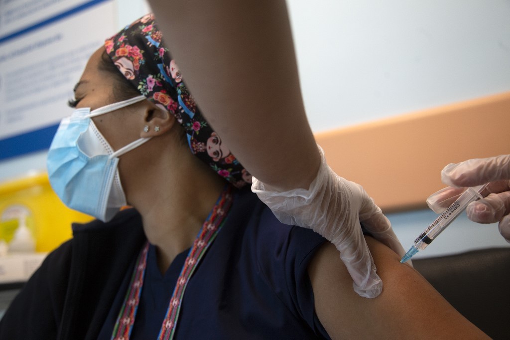 Chile aprobó la vacuna de Oxford y AstraZeneca, la tercera para combatir el coronavirus | Internacionales