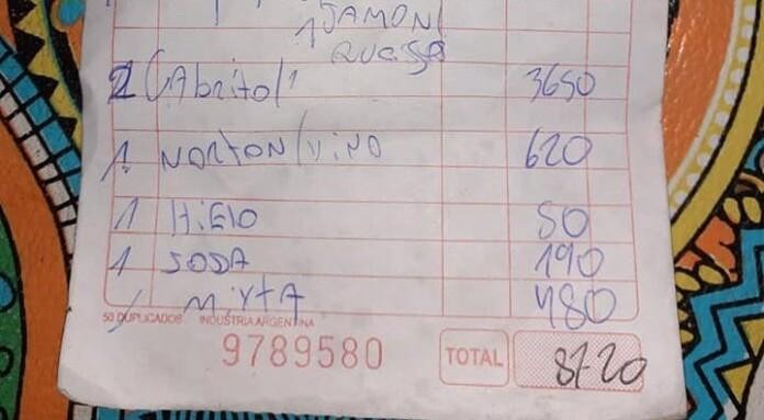 "Estafados": turistas pagaron casi $9000 para cenar y les cobraron hasta el hielo | Córdoba