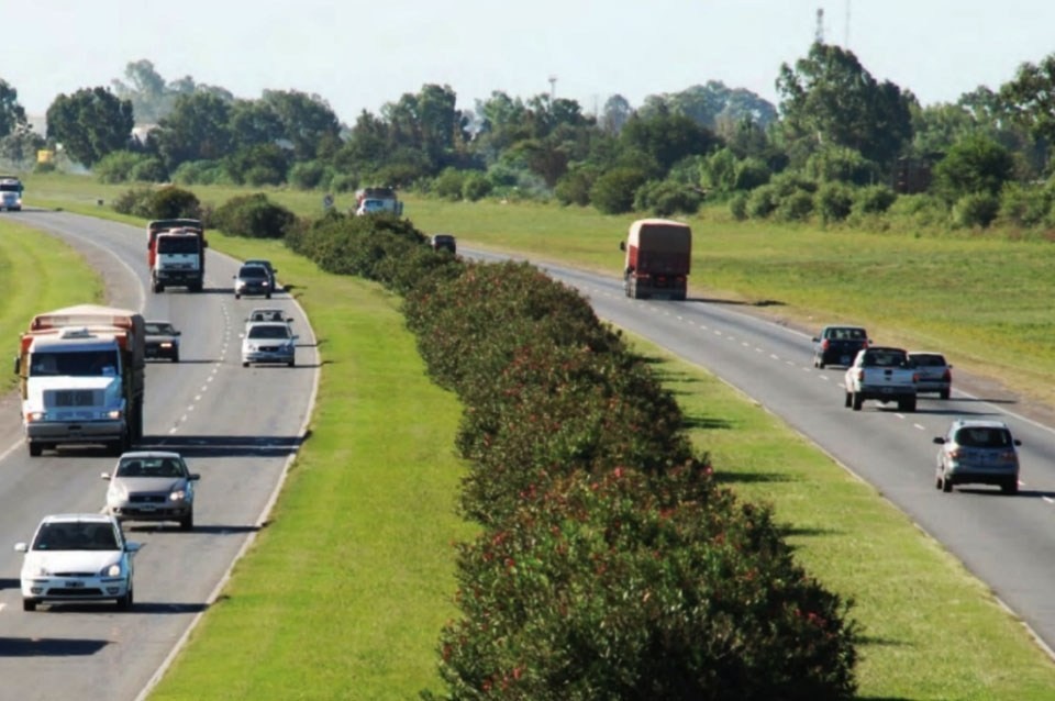 Un trabajador fue atacado a balazos para robarle la moto en la autopista Rosario Santa Fe | Telefe Noticias