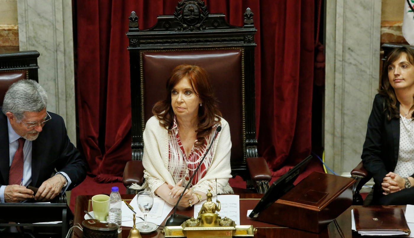 Un juez suspendió el cobro de la doble pensión vitalicia para Cristina Fernández de Kirchner | Política y economía