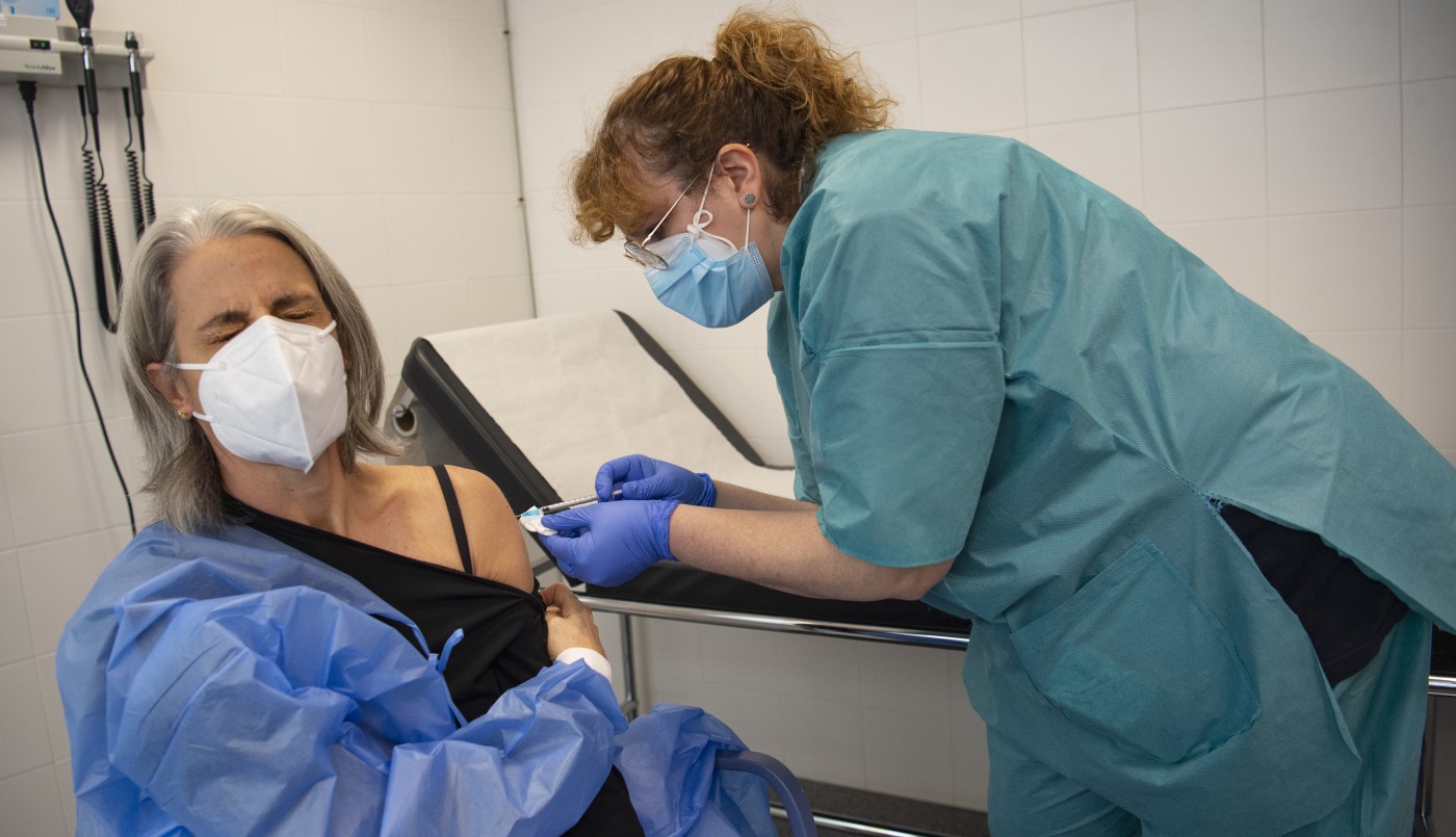 España limita el uso de la vacuna de Oxford y AstraZeneca a menores de 55 años | Internacionales