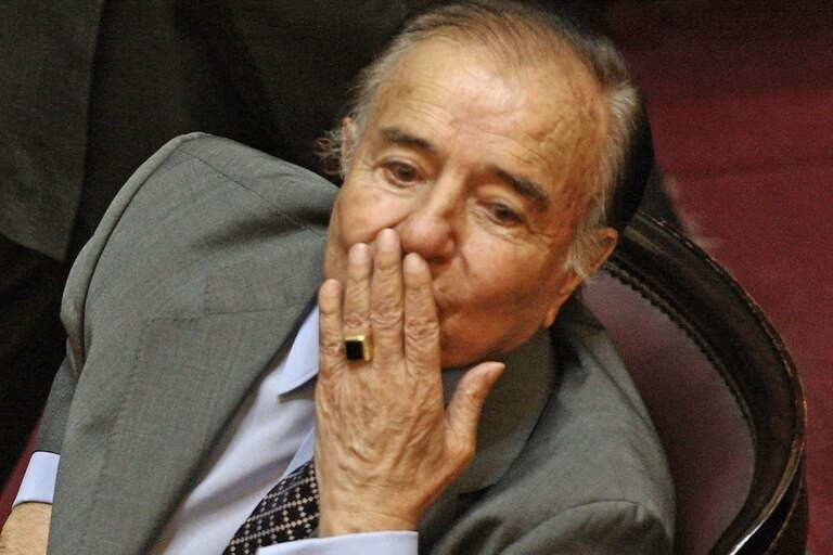 La familia de Carlos Menem ofrece una recompensa por su anillo robado | Actualidad