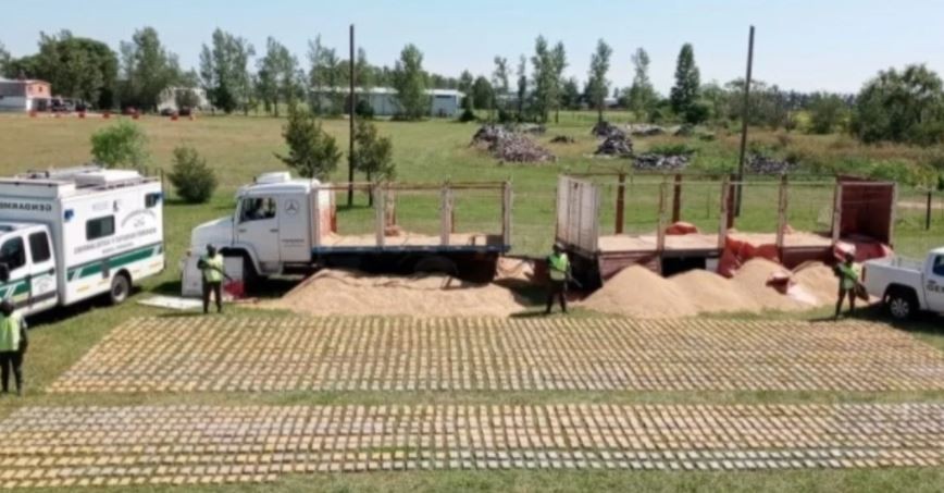 Secuestran dos toneladas de marihuana ocultas en un camión con arroz gracias a la perra Hilda | Actualidad