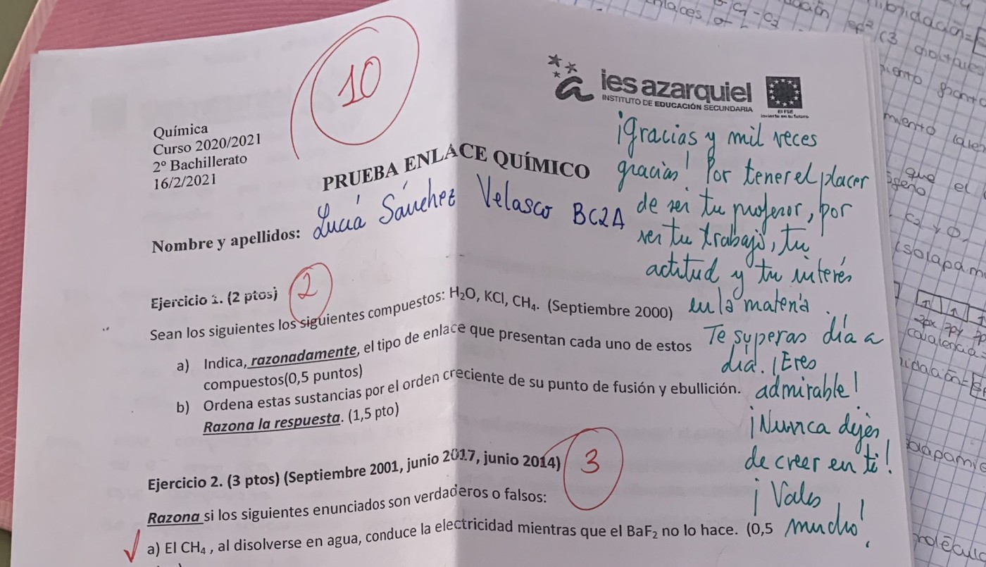 Una estudiante compartió los mensajes que su profesor dejó en su examen para agradecerle | Curiosidades