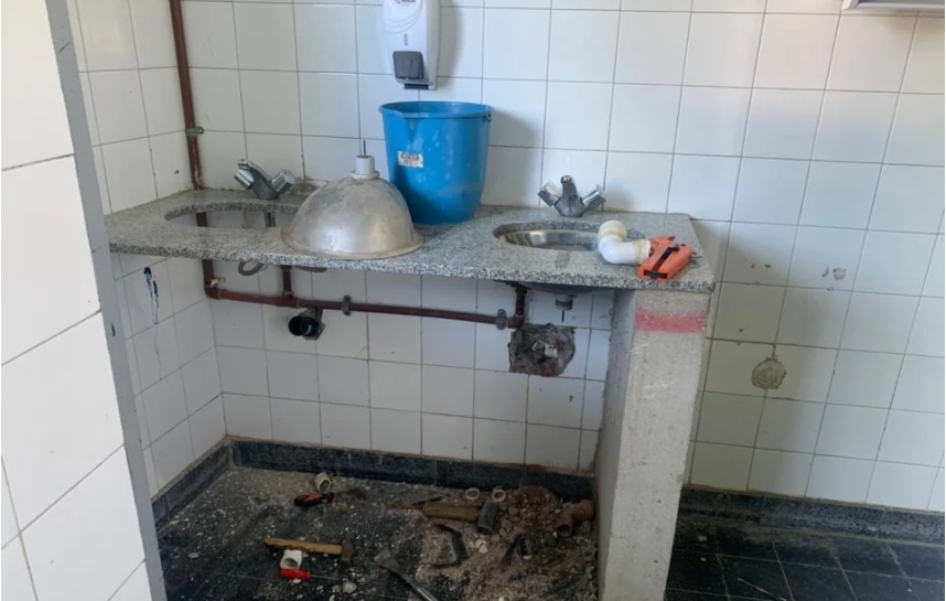 Alumnos a clases con baño “unisex” | Córdoba