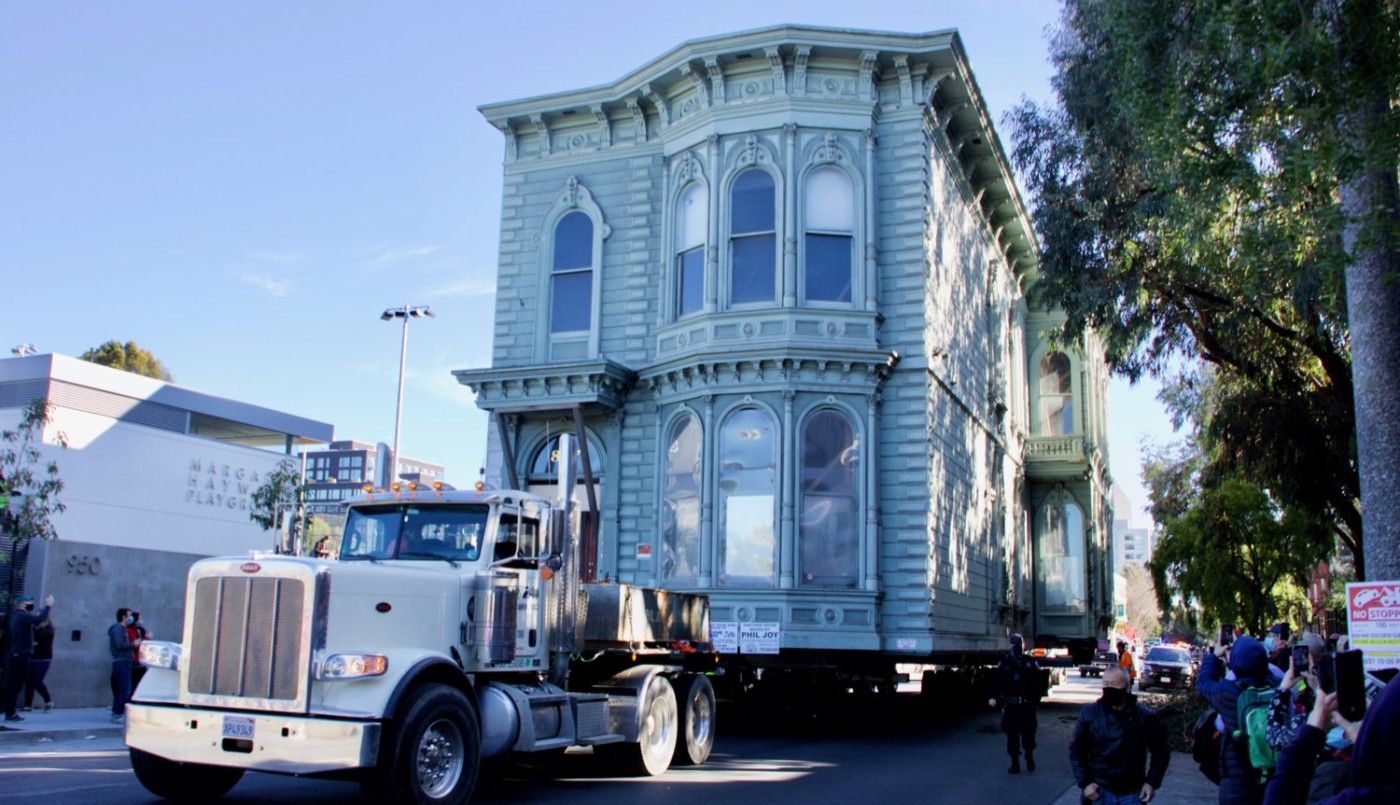 VIDEO: Trasladan una enorme casa victoriana de 1880 por las calles de San Francisco | Curiosidades