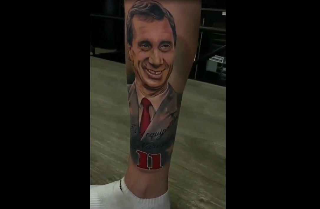 VIDEO: se tatuó a Bilardo en una pierna para homenajearlo | Redes
