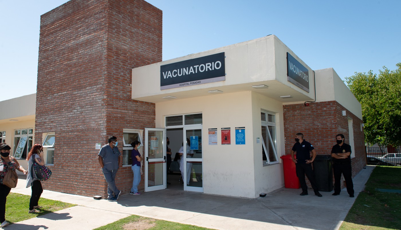 Eduardo Duhalde y Daniel Scioli, entre los vacunados vip en el Hospital Posadas | Actualidad