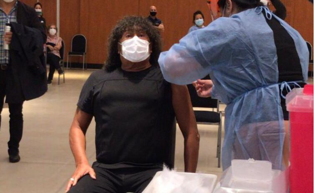 La “Mona” Jiménez se vacunó contra el coronavirus | Córdoba