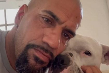 El gesto de amor de la Brujita Verón con un dogo que abandonaron atado a un árbol para dejarlo morir | Actualidad