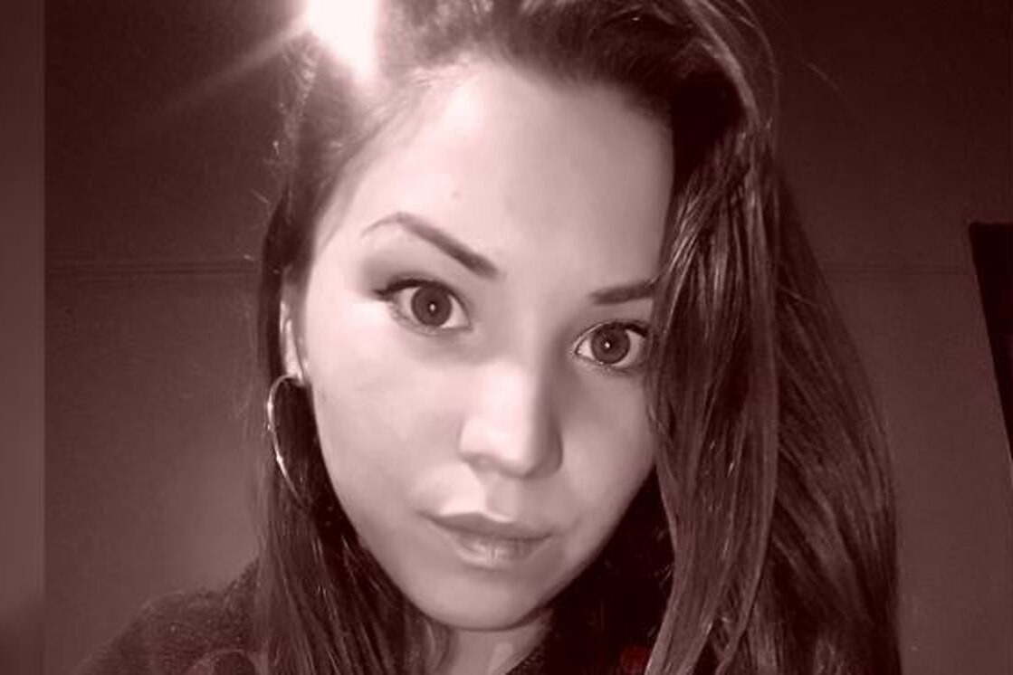 Femicidio en Villa La Angostura: su ex la persiguió y la apuñaló en pleno centro | Actualidad