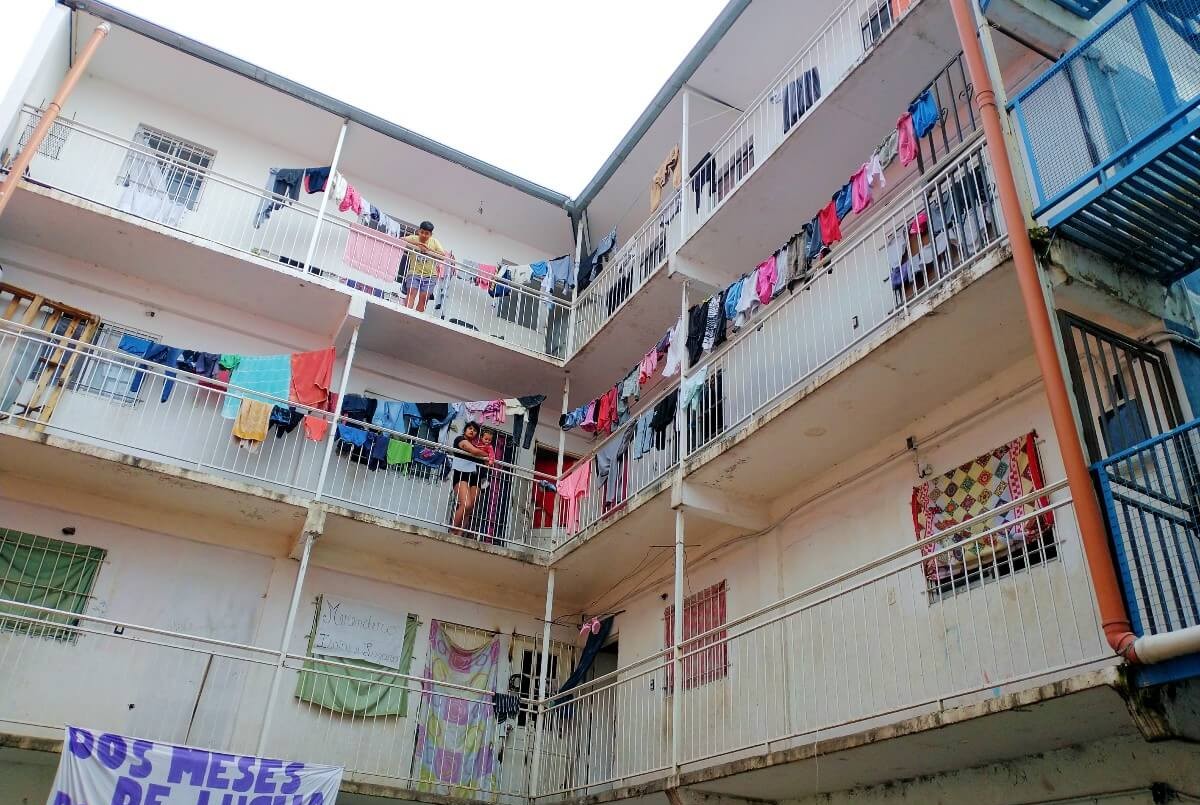 Video: la policía desalojó a una mujer y sus 6 hijos de una pieza del Barrio 31 | Actualidad