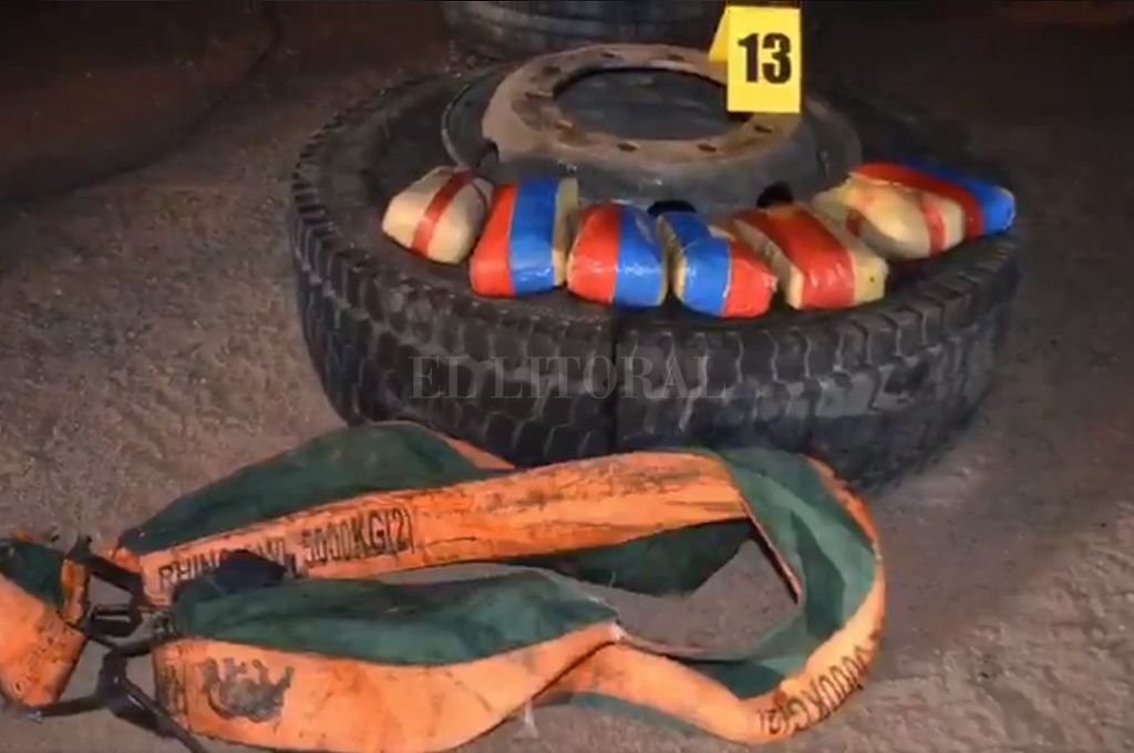 Un can antinarcóticos permitió el secuestro de 273 kilos de cocaína dentro de las cubiertas de un camión | Actualidad