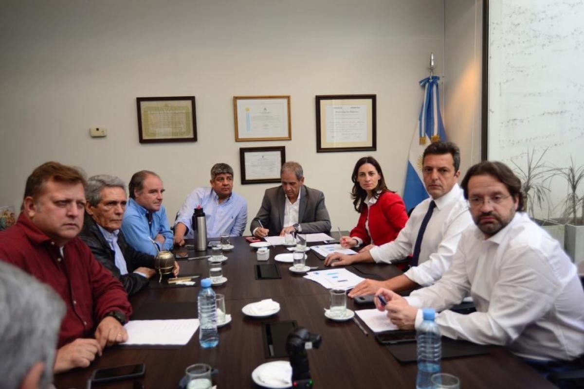 Sindicalistas se reúnen con Massa por la suba del piso de Ganancias | Política y economía