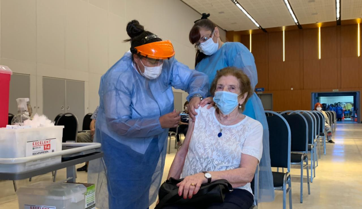 Coronavirus: con 91 años, Elsa recibió la vacuna número 100 mil en Córdoba | Córdoba