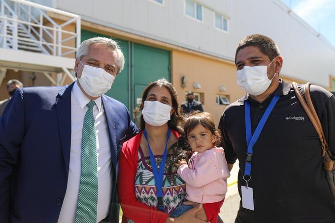 Alberto Fernández presentó a su primera ahijada presidencial | Política y economía