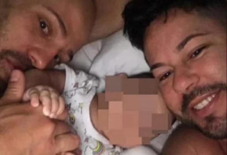 Tras 12 días, la Justicia obligó a una pareja gay a devolver a su beba adoptada | Actualidad