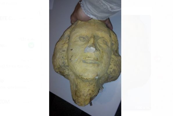 FOTOS: Un portero halló la cabeza que sería de la escultura de Ana Frank destruida en 2013 | Córdoba