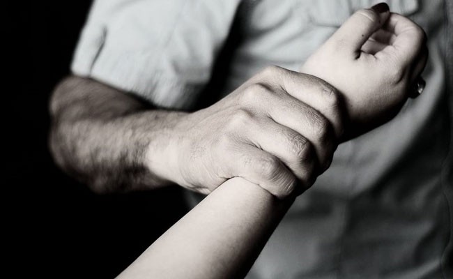 "Te violé, Alma": indignación por la portada de un diario que publicó la carta de un abusador a su víctima | Internacionales